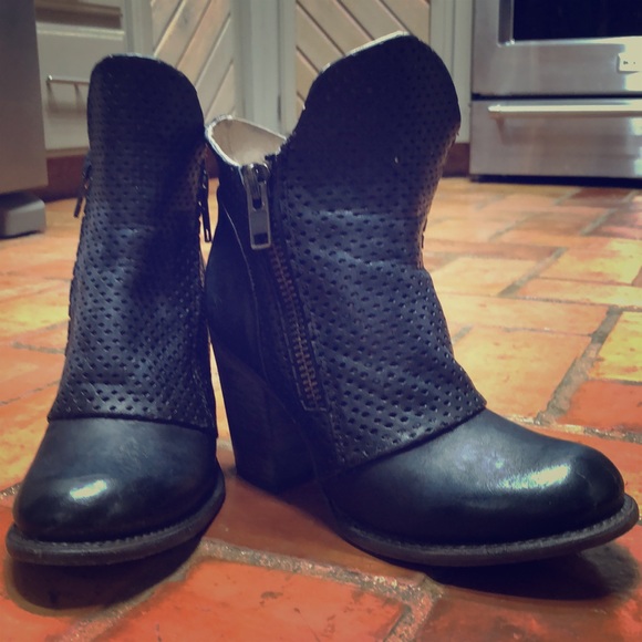 Freebird by Steven Shoes - Freebird Bowie navy booties